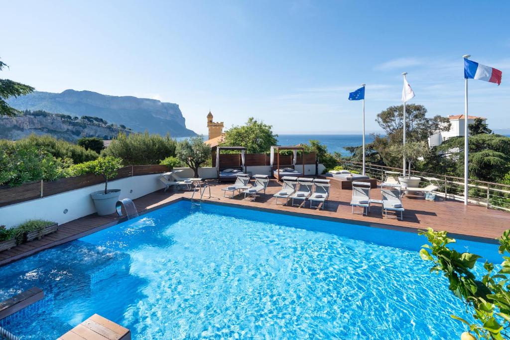 The pool at Hôtel La Rade looking out over the bay of Cassis