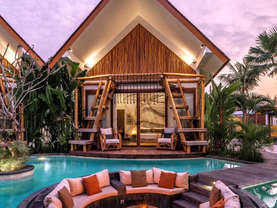 The sunken fire pit by the pool