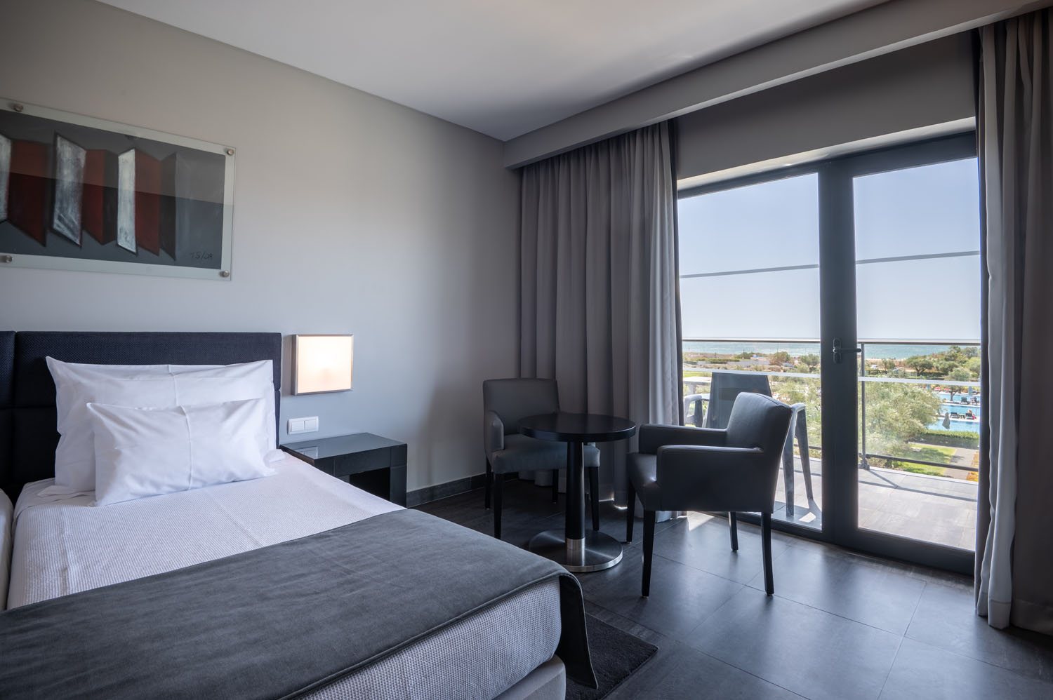 A room with a balcony at Vila Gal&eacute; Lagos