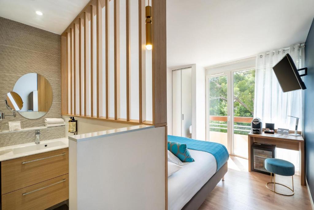 A room opening onto the light