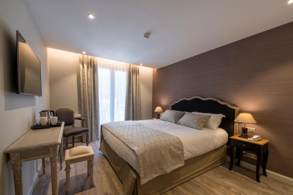 A room with the bed made up