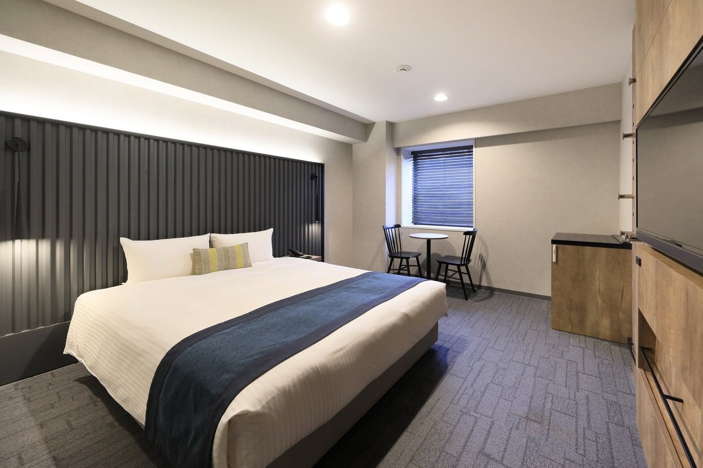 A room at THE KNOT TOKYO Shinjuku with one big bed