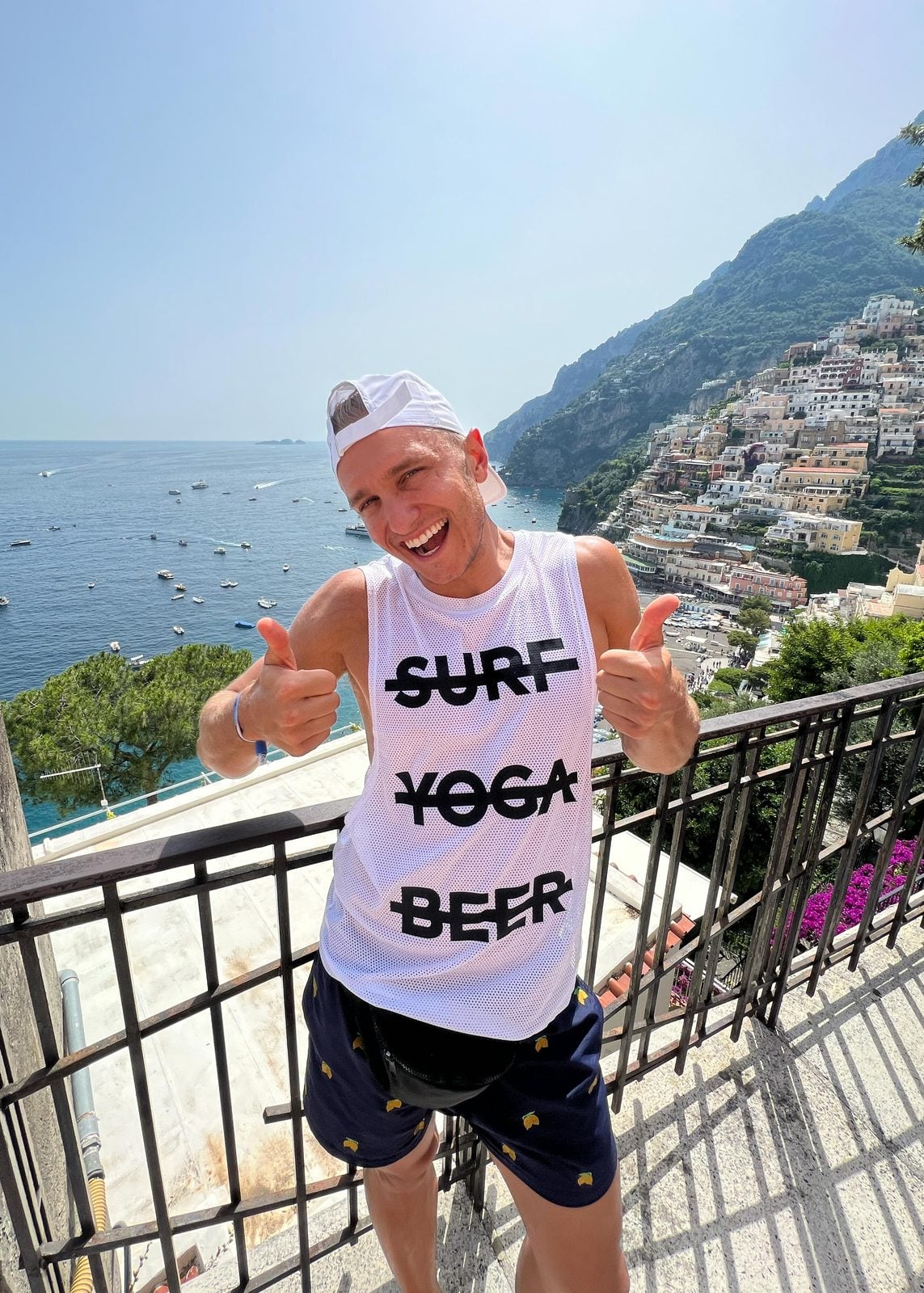 Mantas in an SYB tank top giving two thumbs up above Positano
