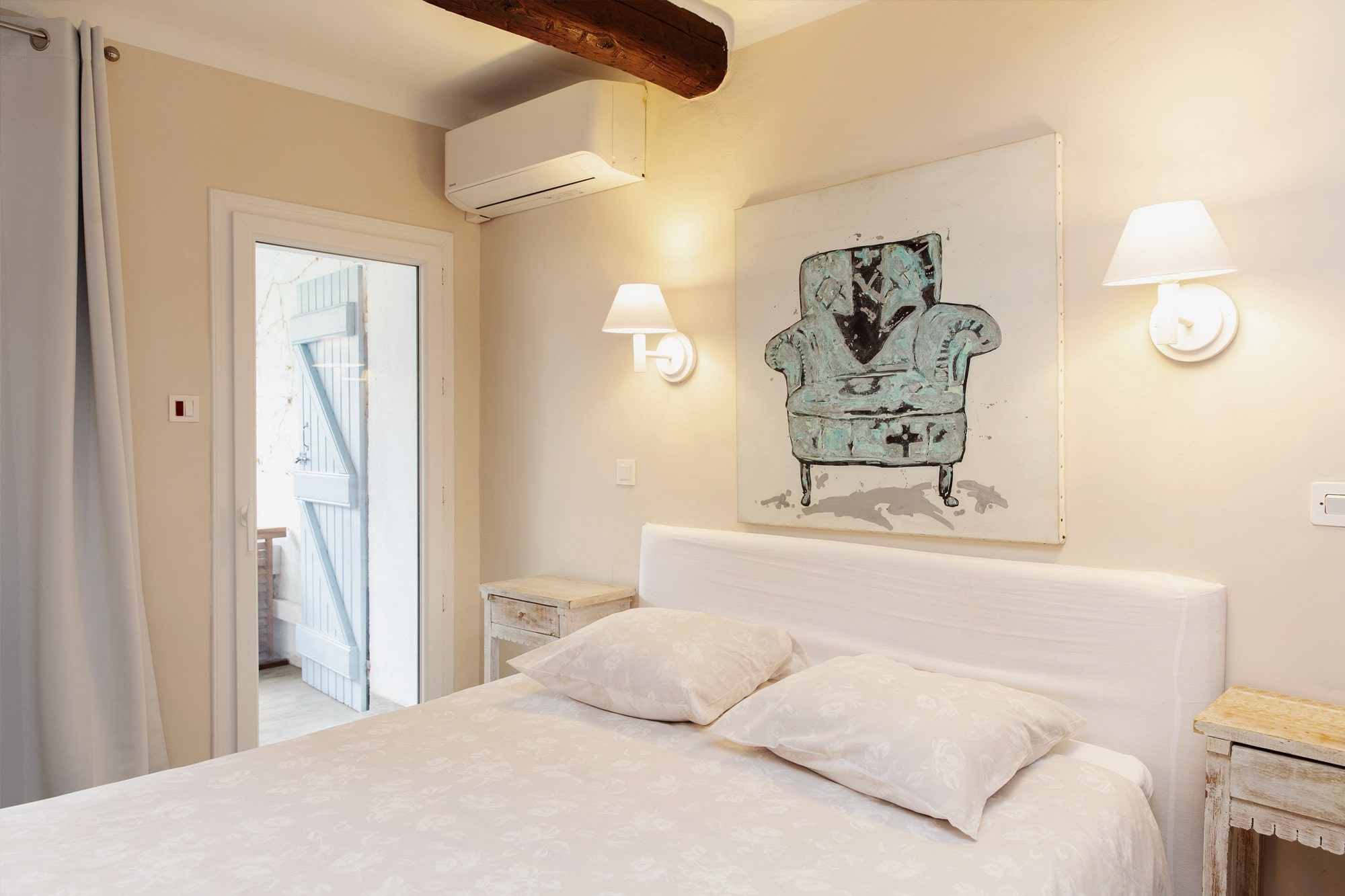 A private room at the Coq Hôtel