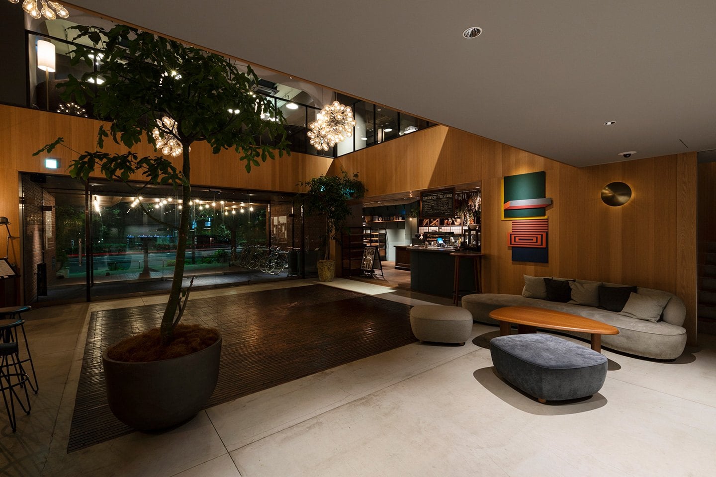 The lobby lounge at THE KNOT TOKYO Shinjuku at night