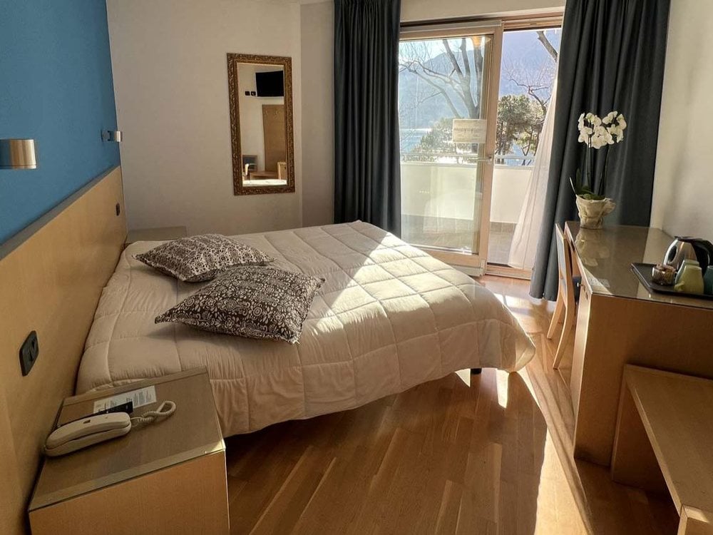 A room with a balcony over the lake side