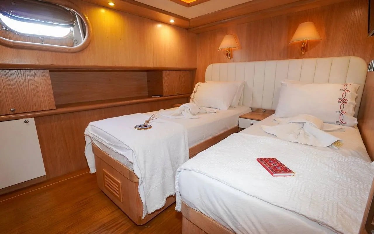 A twin cabin with two single beds