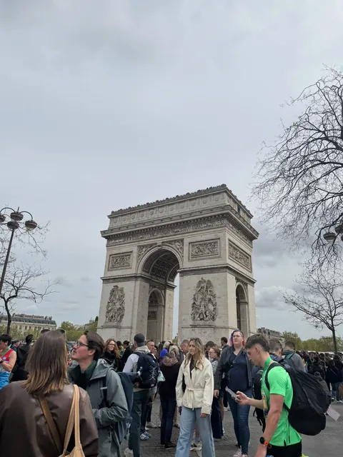 Runners passing the Arc de Triomphe during the Paris Marathon with Hardest Adventures.