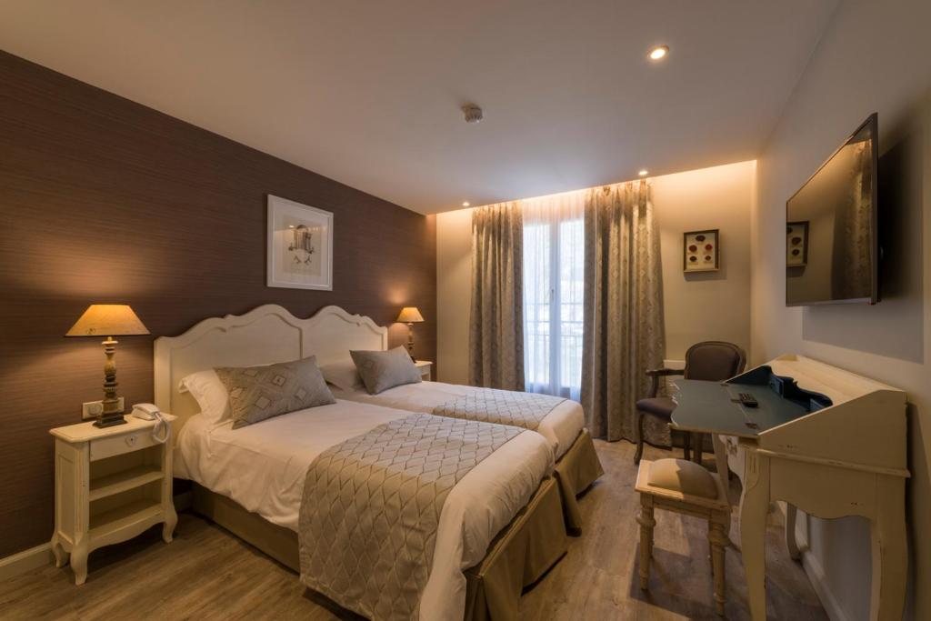 A room at the Nouvel Hôtel du Commerce