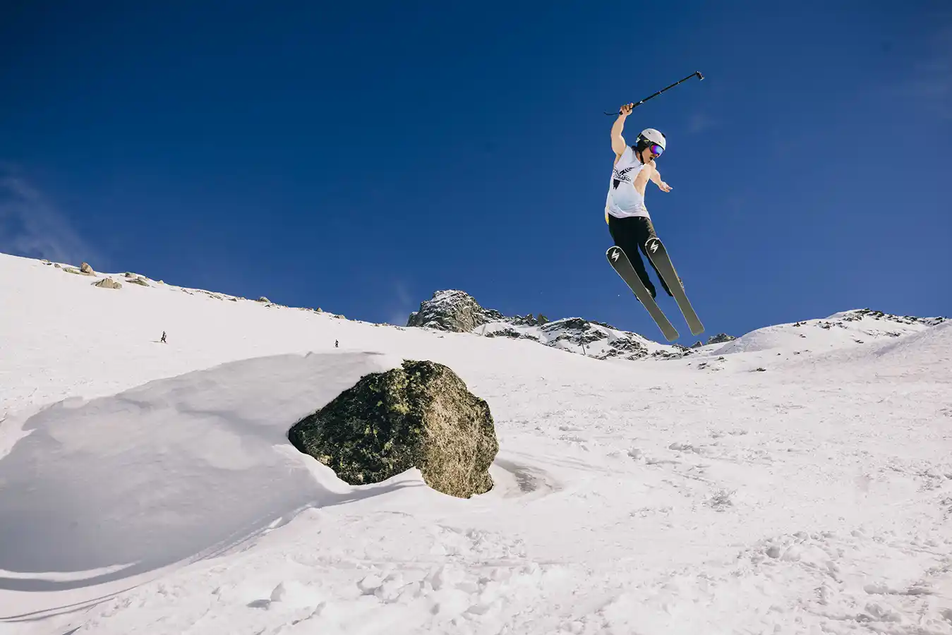 SurfYogaBeer guest at apres ski in Chamonix