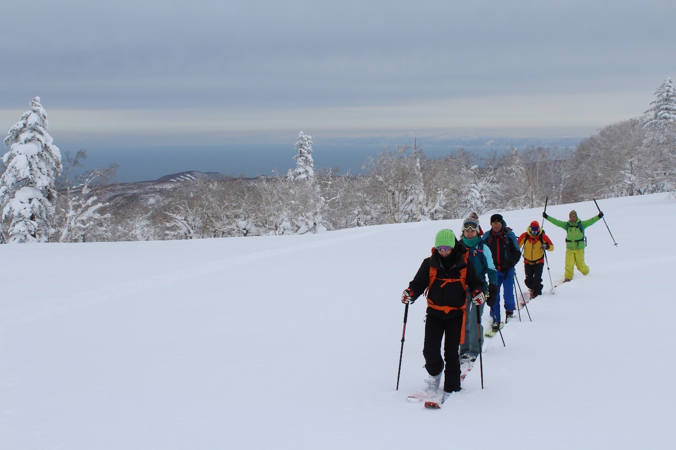 A group of people skiing on a snowy mountain

Description automatically generated with low confidence