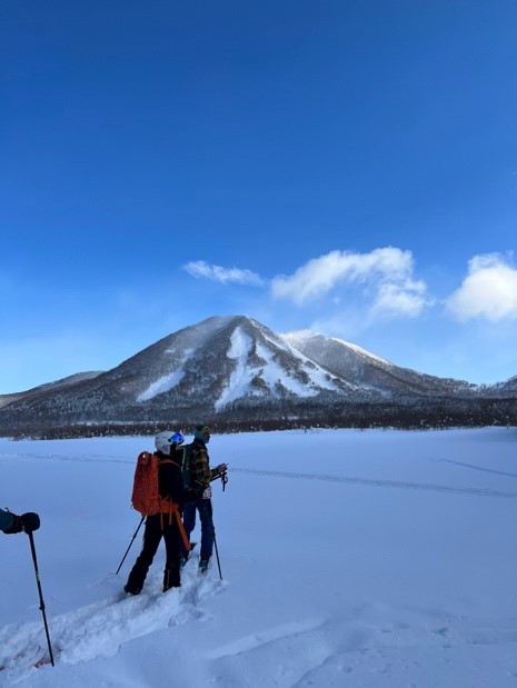 A group of people on snow skis

Description automatically generated with low confidence