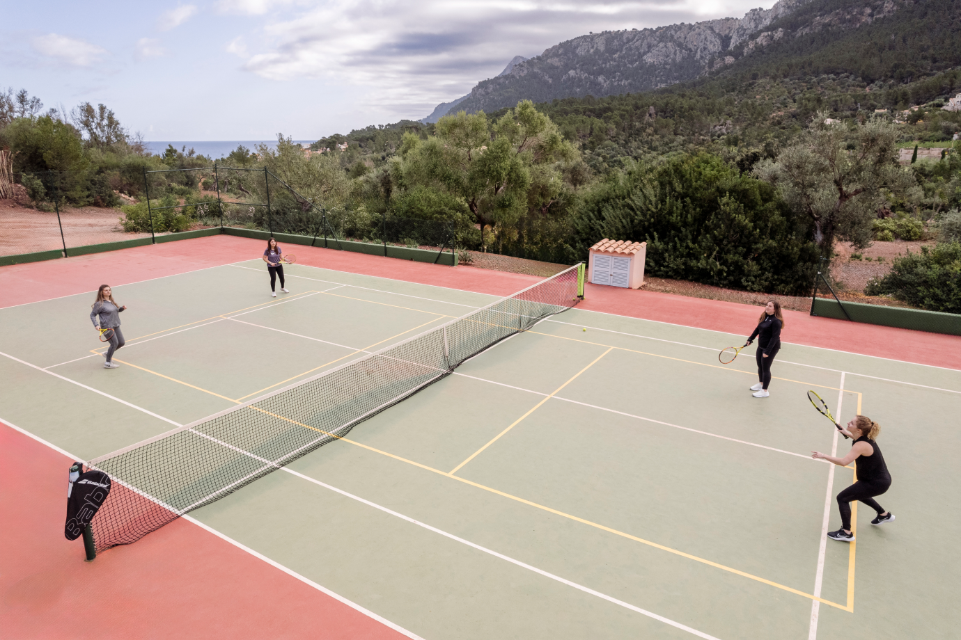 eacfcb9178bb4f068df1b7c25a1ff854SaTerraRotjaTennisWithGuestsHR