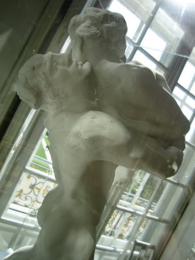 A detail of Auguste Rodin's Je suis belle, at the Musée Rodin