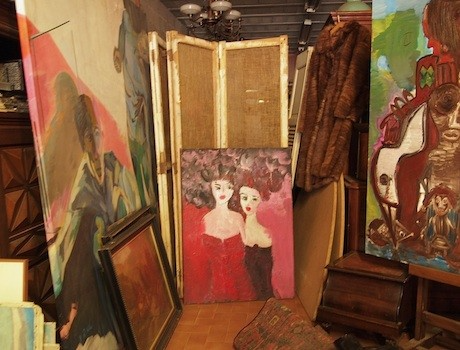 The Paris flea markets at Clignancourt are the largest Paris market and one of the best shopping resources in the world