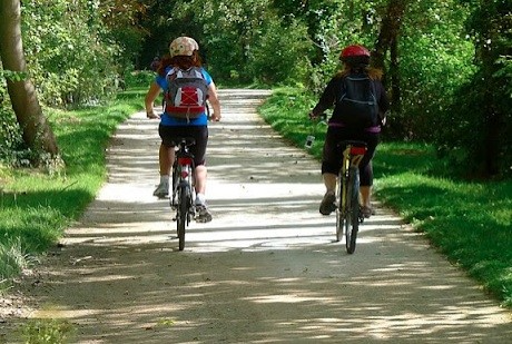 Idyllic bike paths near Paris