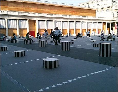 Daniel Buren, Les Deux Plateaux, Palais Royal