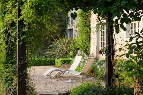 A relaxed atmosphere surrounds Château Rigaud