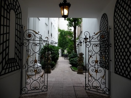 At the Hôtel de Varenne, in the 7th Arrondissement, you can make the rue de Bourgogne your Parisian home away from home