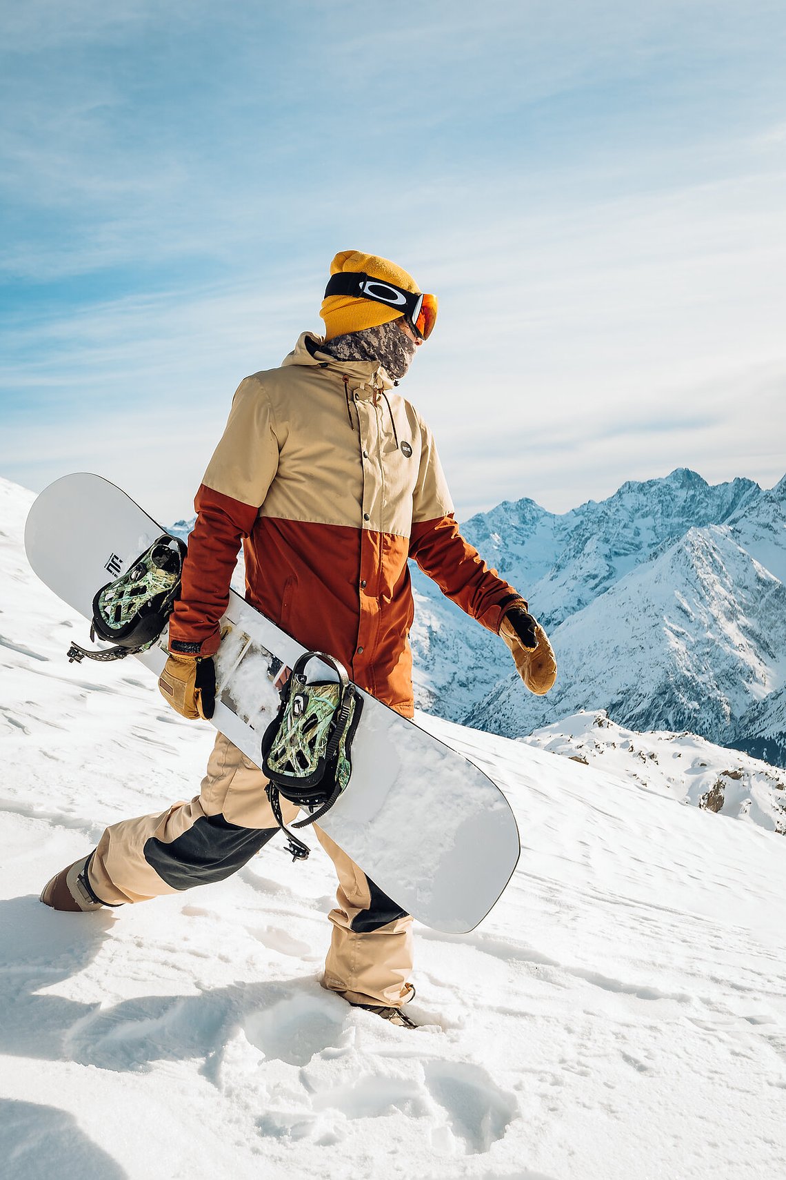 Snowboarder on ramp