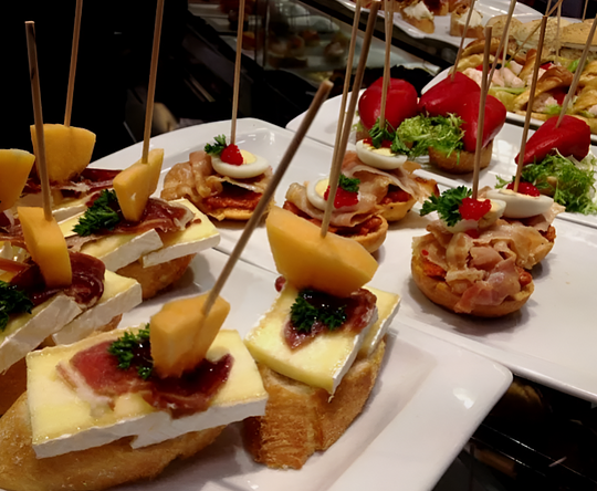 Tapas y ambiente en el barrio de La Vina