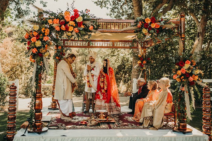 thiscoupleinfusedsoutherncaliforniastyleintotheirtraditionalindianweddingatbrookviewranchjennycollen34