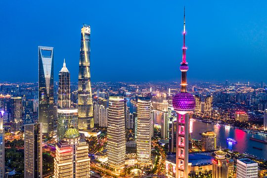 Ride the fastest elevator to China’s highest deck 