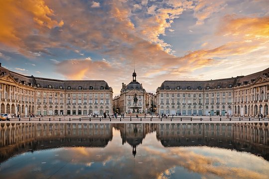 Visit the magnificent city of Bordeaux