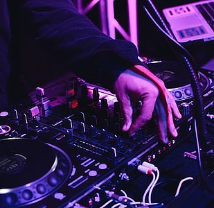 HIP HOPS: THE REMIX