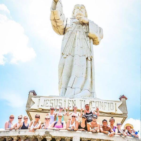 Jesus de Christo statue nicaragua_group tour of backpackers finishing hike