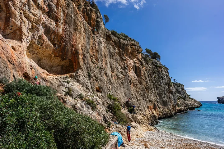 kookoo_travel_mallorca_climb_sail_deep_water_soloing_psicobloc_10