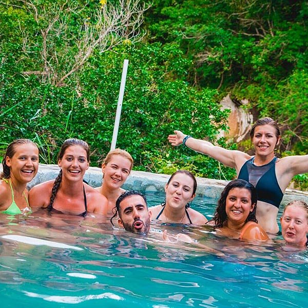 Tamarindo costa rica_group of backpacking travellers enjoying a pool party