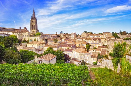 Discover the picture perfect town of St. Emilion