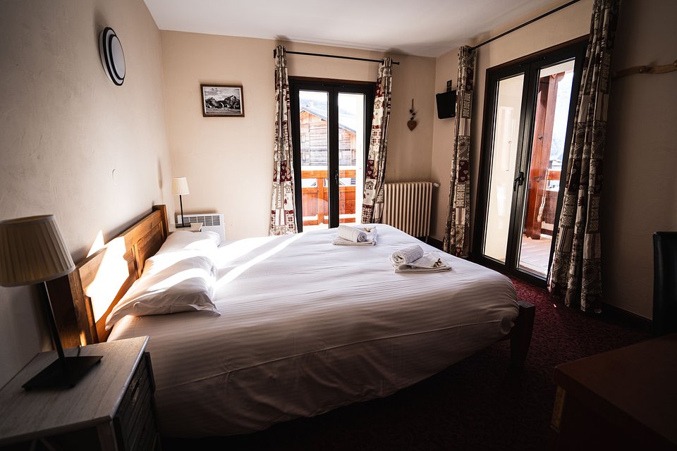 DOUBLE BED - BALCONY [2 PEOPLE]