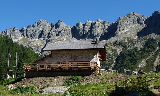 Caldenave Hut