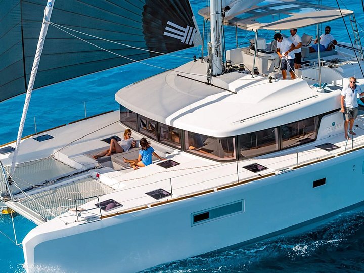 Lagoon52bow