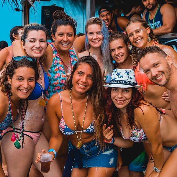 travel Bocas Del toro_Panama group tour travellers at pool party