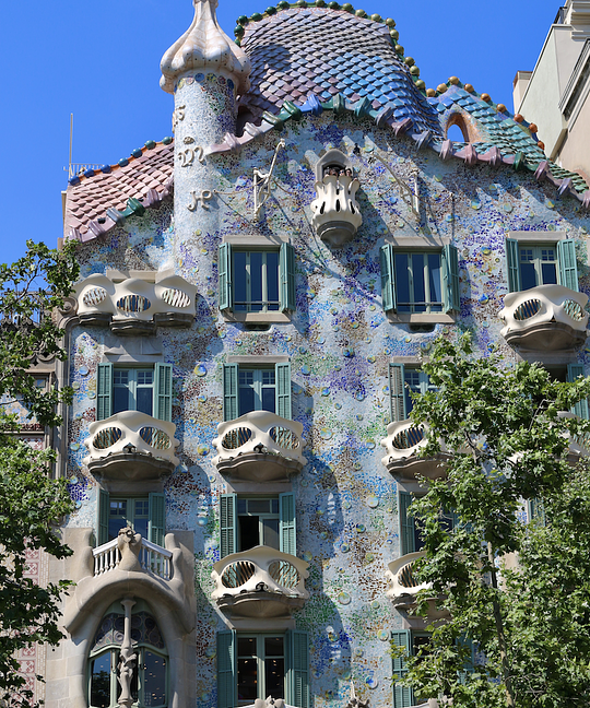 Immerse Yourself in Gaudí Architecture
