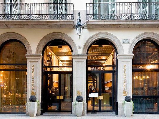 Luxury Resorts and Hotels in Barcelona, Spain: Indulge in Unforgettable Accommodations