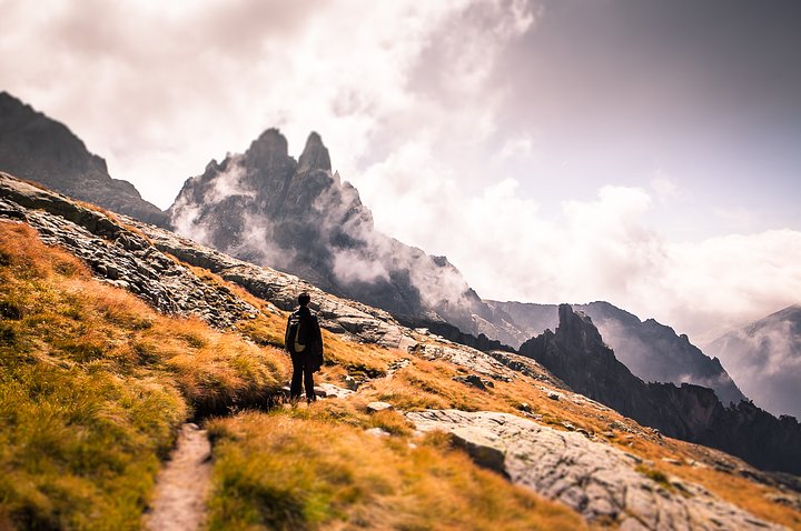 PanoramasentierocimecresteStoryTravelers