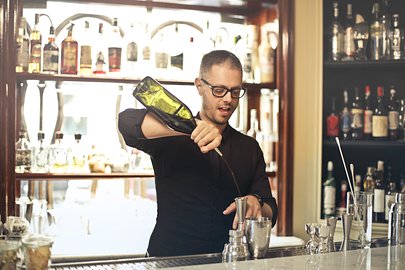 CanvaBarmanpreparingcocktailatcounter