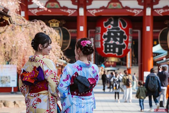 Dress in a kimono during a photo session at Fukuoka Castle
