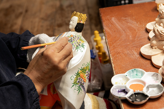 Create traditional Hakata hariko crafts in Fukuoka