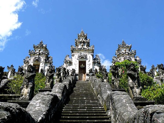 Visiting the nearly 800-year-old Lempuyang Temple