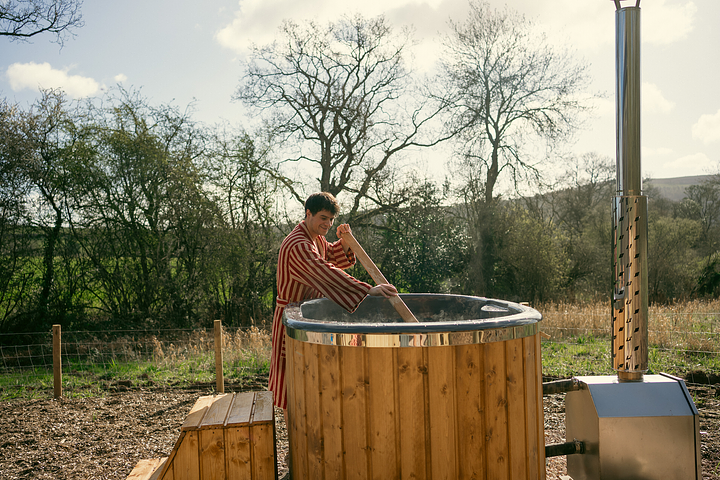 Off-Grid Cabins with Hot Tubs and Outdoor Bath | Unplugged