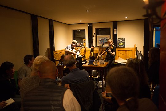 Clap along to Irish pub music