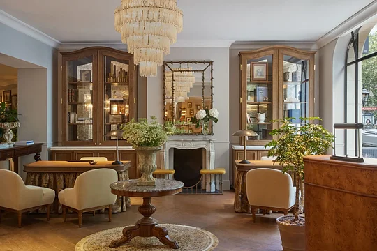 Stay one night longer in Paris - Private Room - September 15, 2026