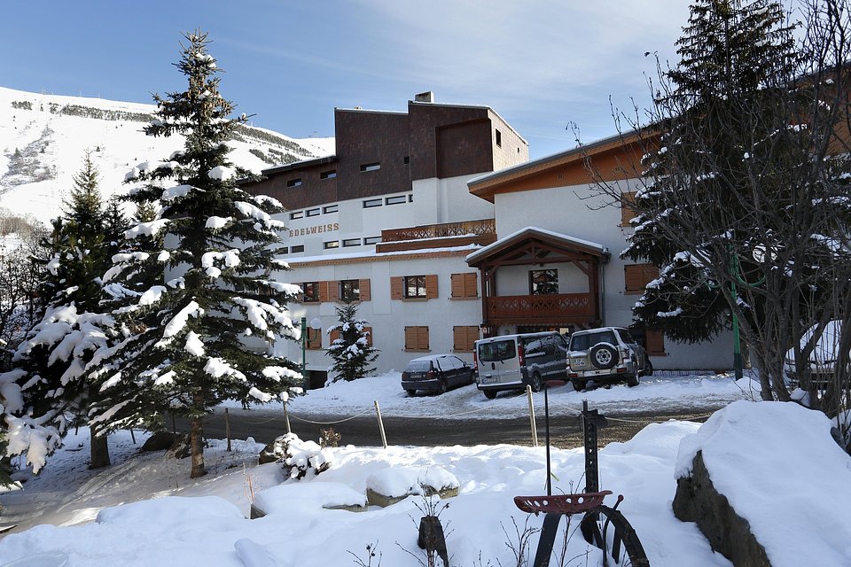 RISE ALPINE APARTMENTS 2026