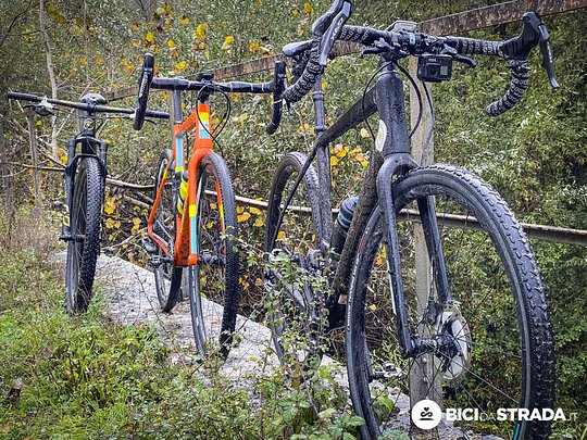 Bring a muscular Mountain Bike Full suspension