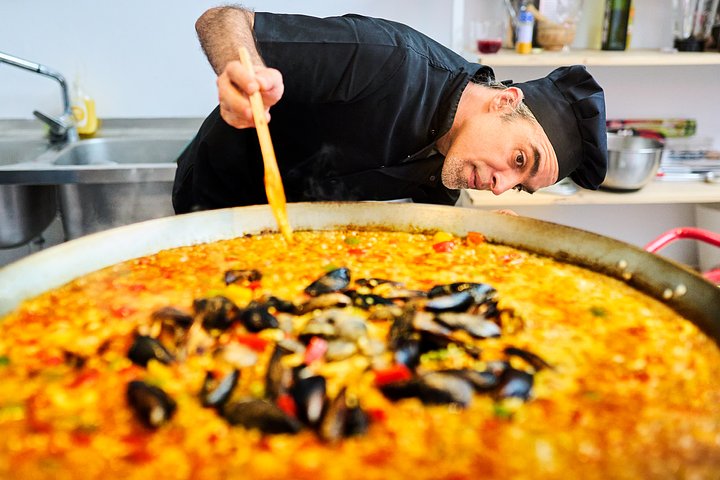 seadoodpaellabarcelonachefgabrielchecksheat